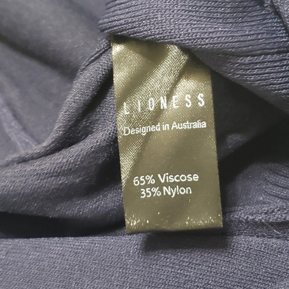 NWT Lioness Tiny Dancer Top Navy Blue Sz L Deep Plunge V-Neck Faux Wrap Tie Crop - Picture 6 of 11